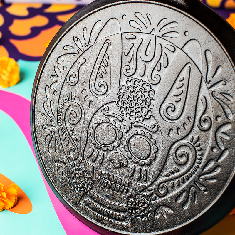 10.5 Inch Seasoned Cast Iron Xolo Sugar Skull Griddle with Deluxe Handle Holder - Image 4